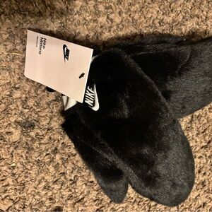 Nike Black Fleece Mittens